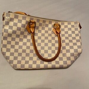 EUC Louis Vuitton Saleya Handbag